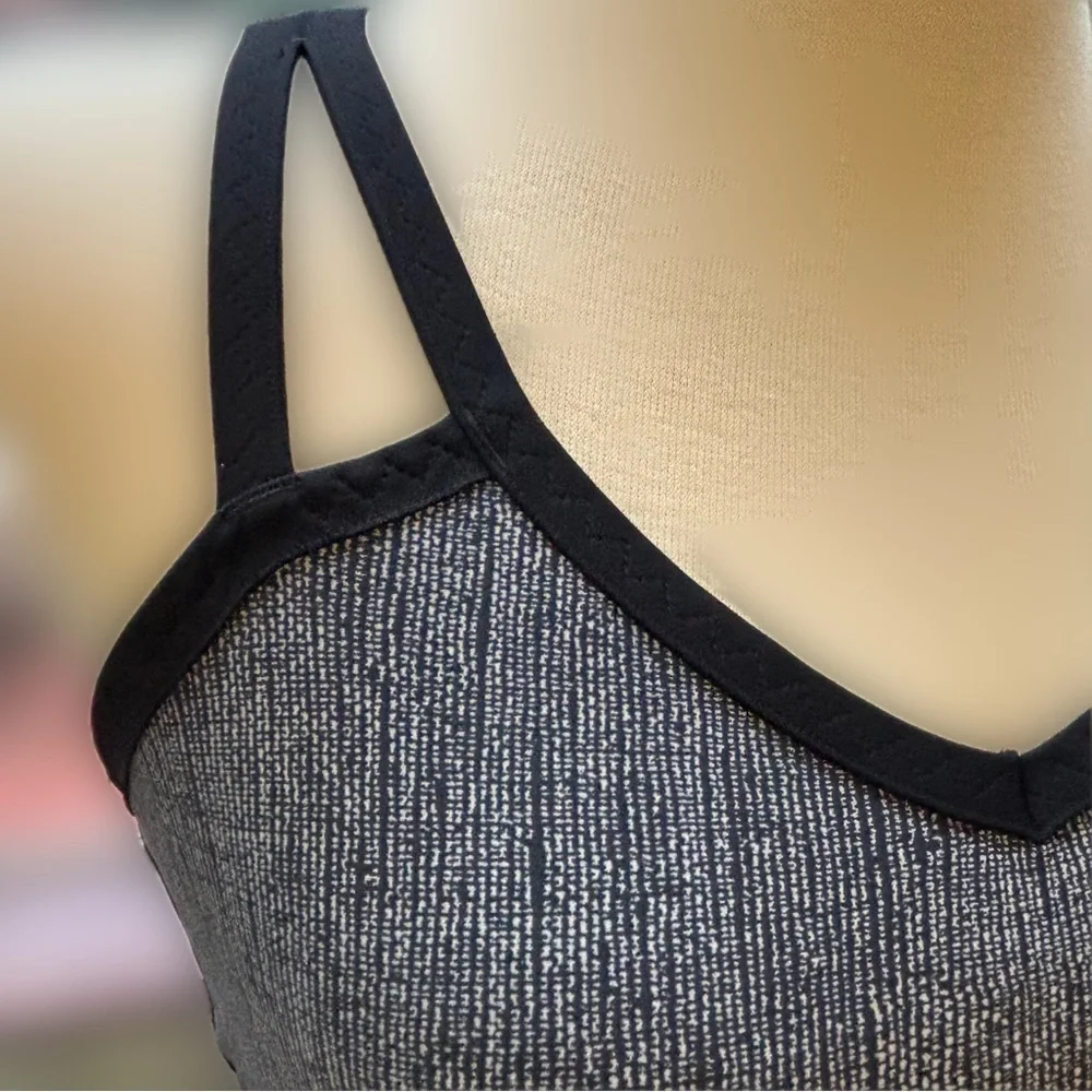 NWOT Lululemon Black and White Water Bound Bra Swim Run Activewear Size 10 - Picture 7 of 12